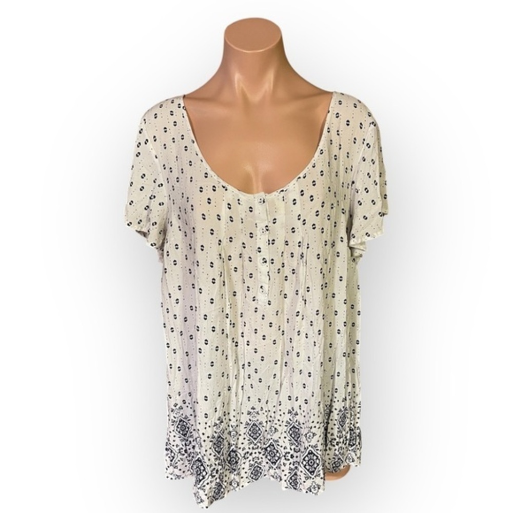 Torrid Women’s Plus Size 2X White And Blue Mosaic Print Challis Top VGUC